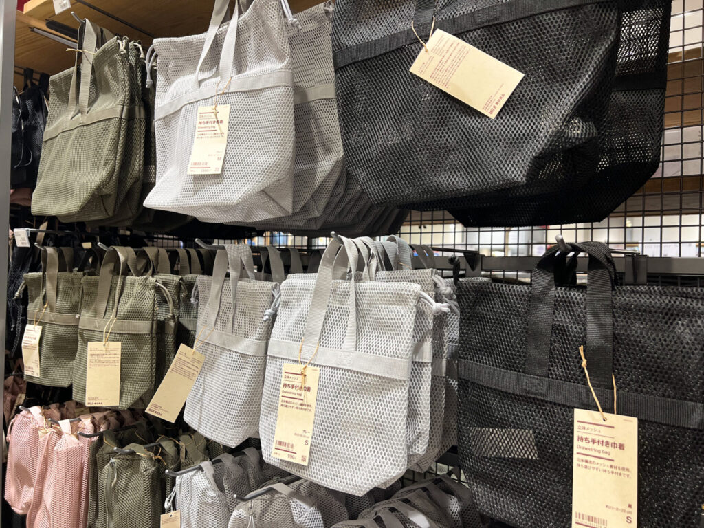 立体メッシュ持ち手付き巾着