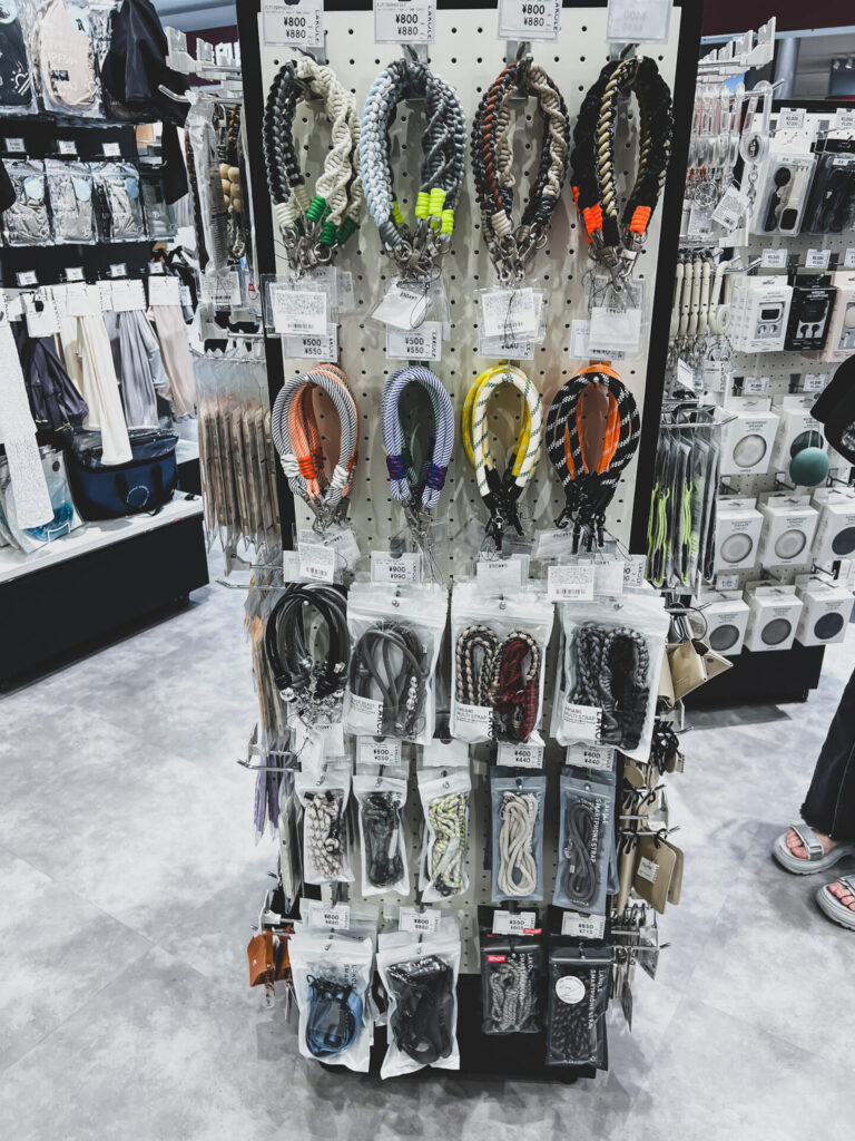 LAKOLEストラップ売り場