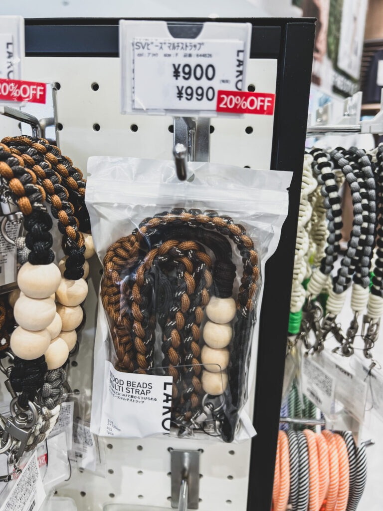 LAKOLEストラップ売り場