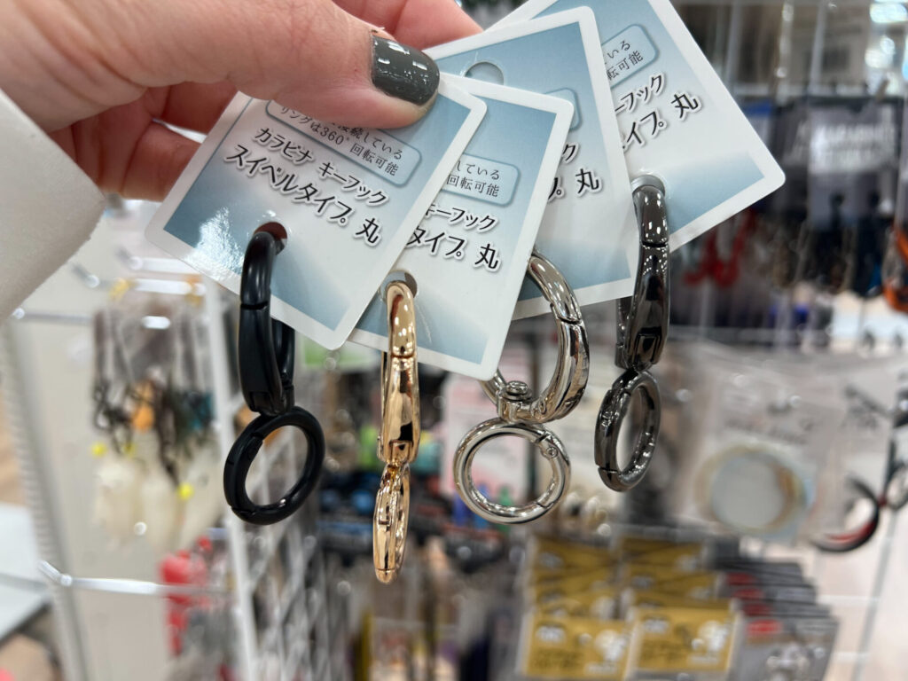 セリアのカラビナ売り場